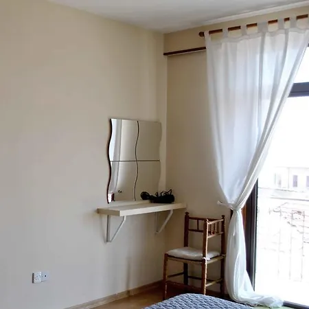 Rozita's لارنكا